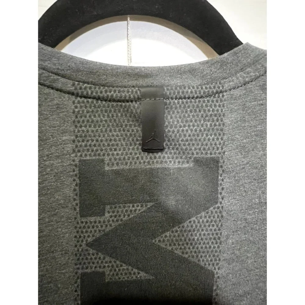 Jordan Brand Michigan Wolverines Mens Large Charcoal Grey Pocket T-Shirt NCAA‎